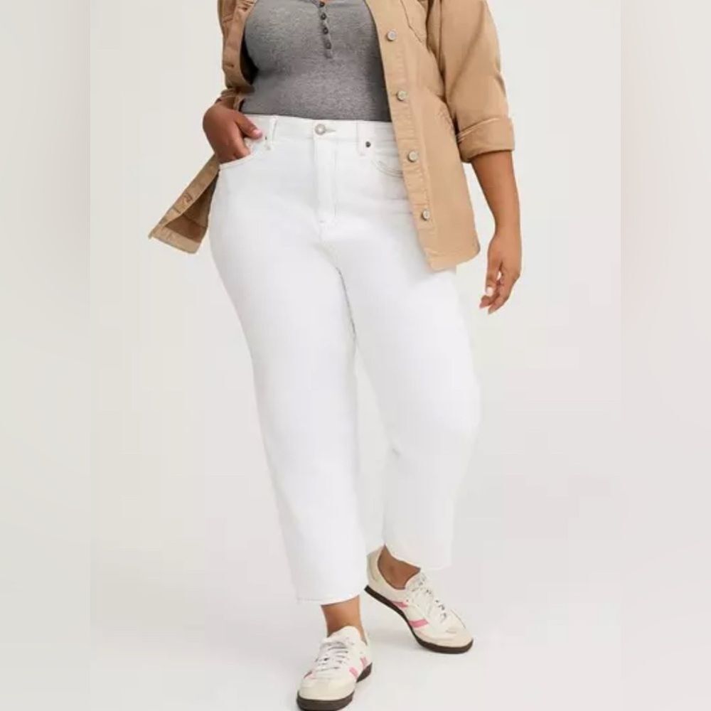 Torrid Jeans Women's Plus 28S Boyfriend Straight Leg White Vintage Stretch Denim